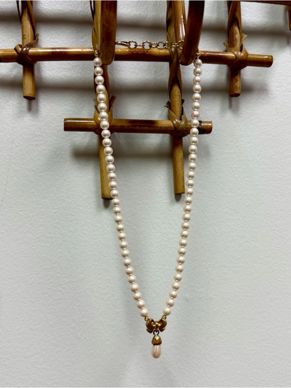 80s Vintage ⚜️ Monet Pearlescent Bead & Bow Necklace - Picture 3 of 3